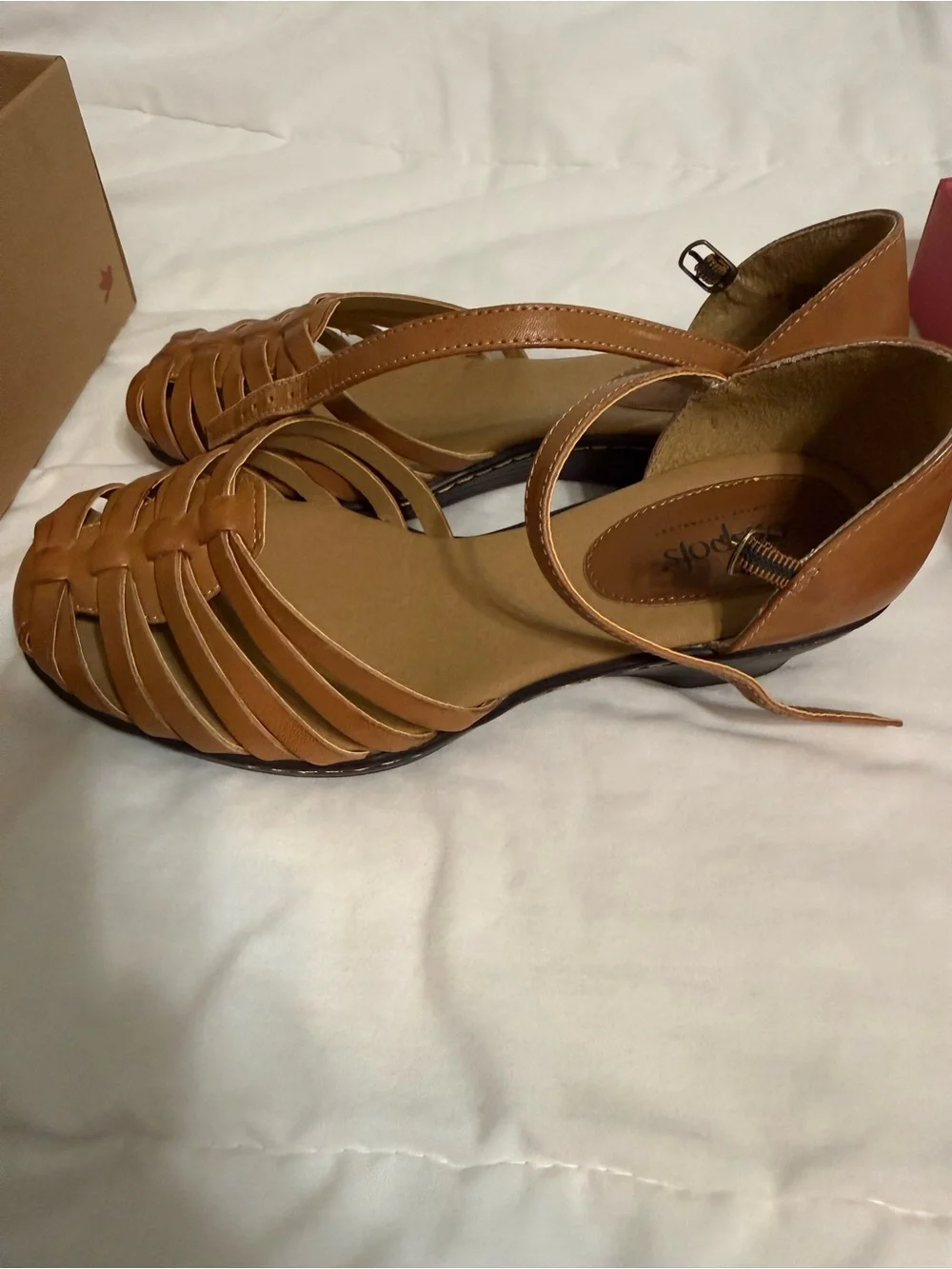 Softspots Tan Leather Ankle-Strap Sandals- NEW size 8 Wide .